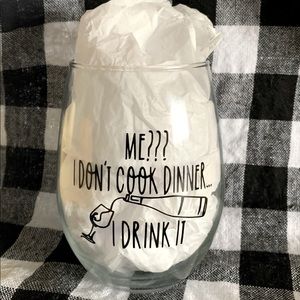 Me I Dont Cook Dinner I Drink It Wine Glass Funny Humor Joke Gift